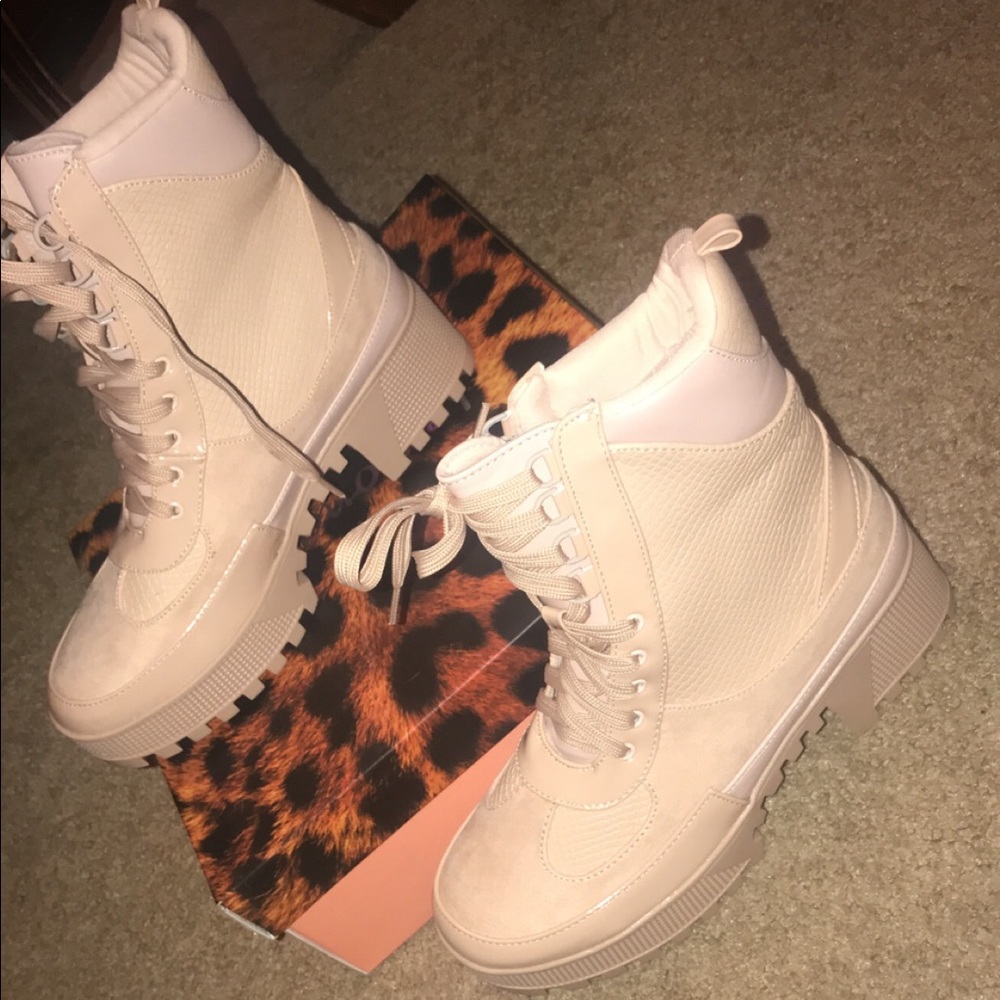 Nude Commander Boots